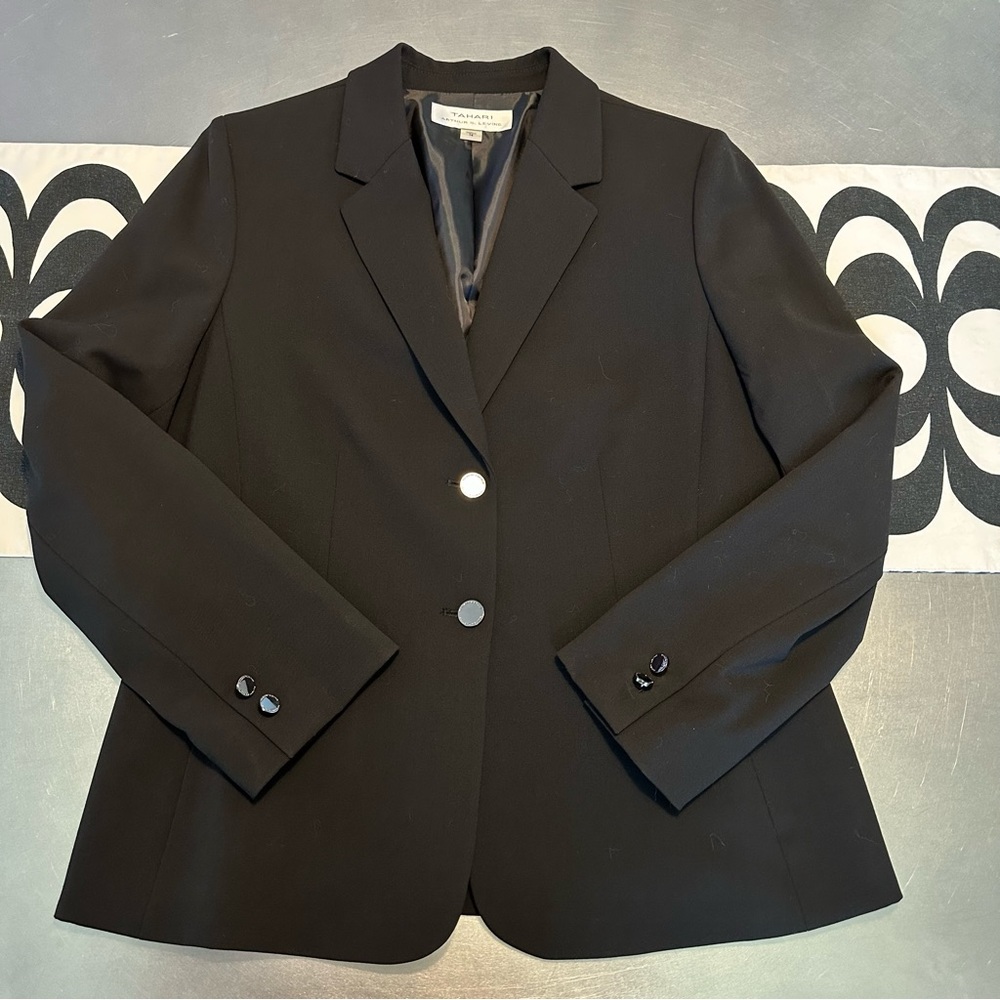 Tahari blazer size 14, worn once!